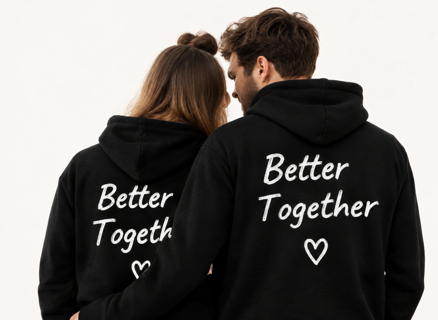 Para w czarnych bluzach z nadrukiem Better Together